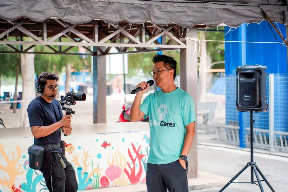 Alex Fong, CEO of QubeApps speaking to participants before the coastal clean-up Alex Fong, CEO of QubeApps speaking to participants before the coastal clean-up